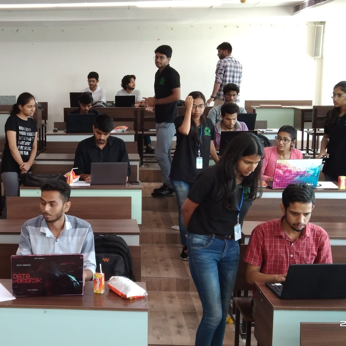ByteCodeLearner's tweet photo. Glimpses of today's Coding Competition 💻

Bytecode Learners ❣️

#coding #codingcompetition #bootcamp #code  #design #webdevlopment #web #webdev #competition #coders #bytecode #team #technology #appdevelopment #problemsolving #pressurehandling #dedication #work #bytecodelearners https://t.co/1kZZtM7ODX