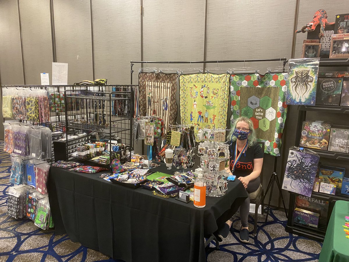 thing12games's tweet image. Day 2 of @dragonflight 

Come see our booth, and our good neighbors @shopbeautygeek for all the cool games and and game-related stuffs. 😁