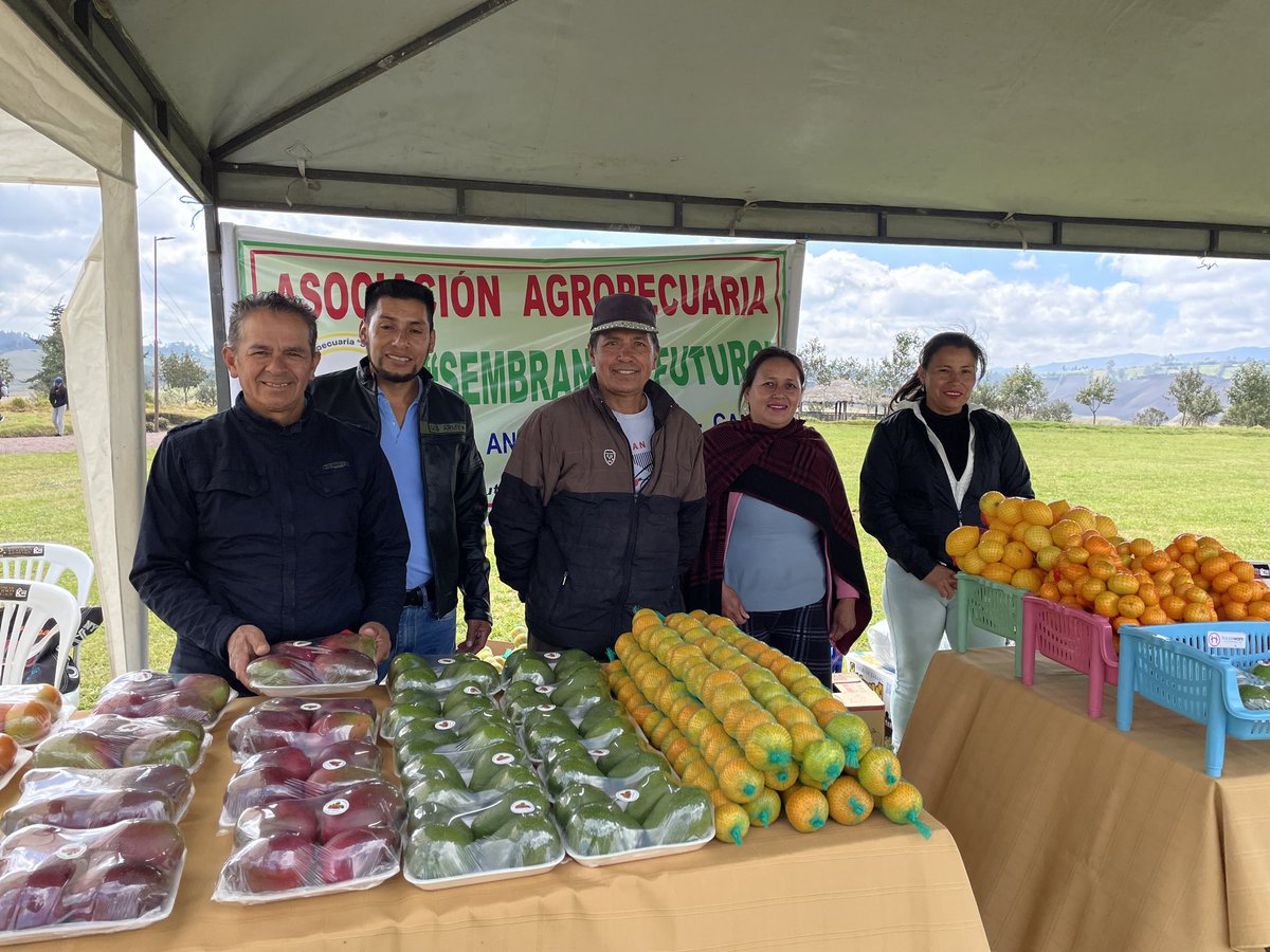 mbaquer's tweet photo. #ProyectoSelloAFC Hoy en el Ecoparque de Tulcán se realiza la feria gastronómica y concurso de chefs Sabores y Tradiciones. Participan restaurantes locales y 20 organizaciones de AFC. @AgriculturaEc @CarchiPrefectur @IICAnoticias @mne2019 @IICAEcuador @AgrocalidadEC https://t.co/fGVCKKBUrn