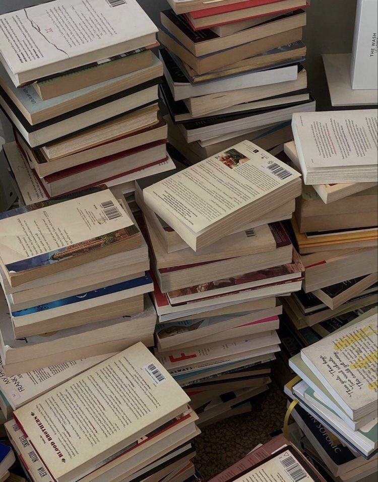 malusokay's tweet photo. A weekend spent reading 💭 https://t.co/cFhDbHKU6H