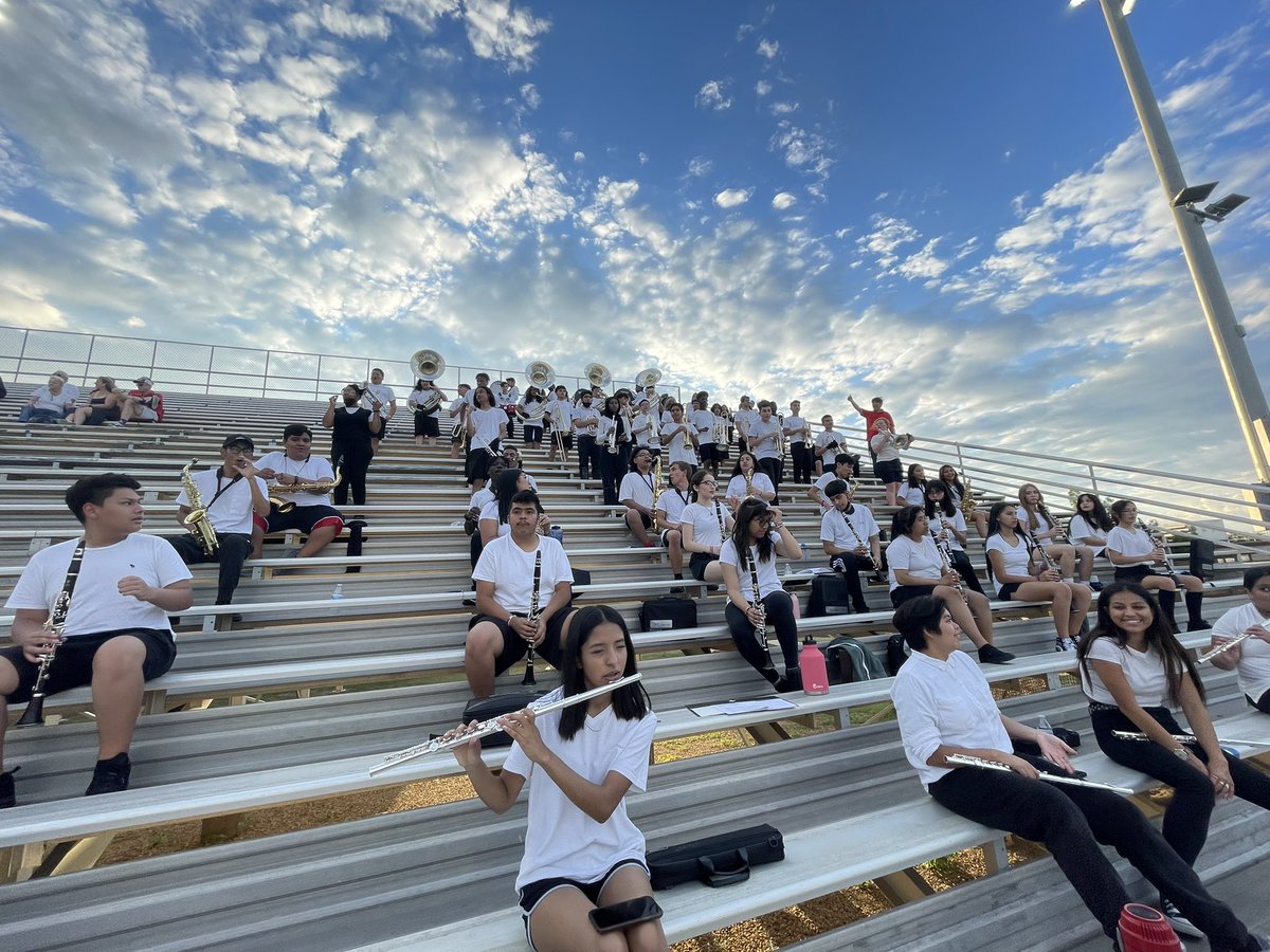BandHillcrest's tweet photo. Had a great half time performance during a hard fought game! Can’t wait for next Friday! #tnl #pantherfootball https://t.co/OyXZioTKik