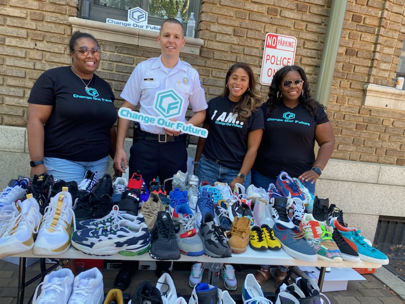 PPDJosephBusa's tweet photo. Thank You Rodney and Erika McLeod's Change Our Future Foundation, for supporting and sponsoring our community event. #changeourfuture @PPD39Dist https://t.co/kd5FMbpHMT