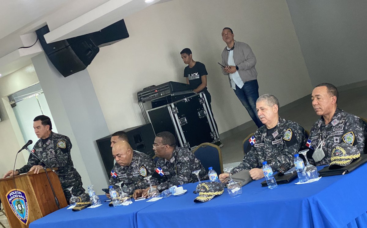 gabrielmercedez's tweet photo. En este momento el director general de la @PoliciaRD mayor gral Eduardo Alberto Then, se dirige a sus agentes, para decirle las palabras más importantes de esta institución son: Proteger y Servir. ¡Eso es Reforma; Eso es Transformación! @JacintoMinaya @pesqueiradiego @ideltv https://t.co/ra2TmOXOCv