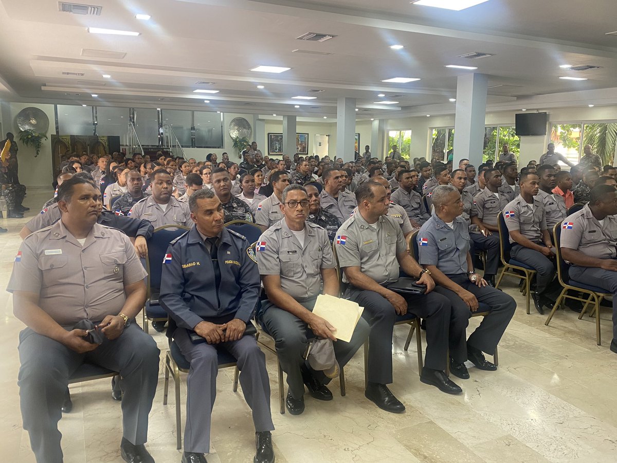 gabrielmercedez's tweet photo. En este momento el director general de la @PoliciaRD mayor gral Eduardo Alberto Then, se dirige a sus agentes, para decirle las palabras más importantes de esta institución son: Proteger y Servir. ¡Eso es Reforma; Eso es Transformación! @JacintoMinaya @pesqueiradiego @ideltv https://t.co/ra2TmOXOCv