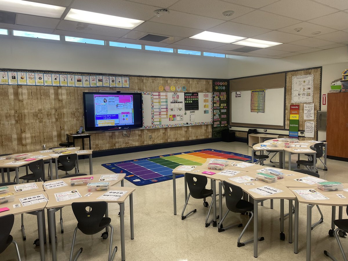 dhernandez1990's tweet photo. @LanceHaley222 ✏️1st grade 
✏️  9th years teaching
✏️ Love what I do and hope to continue to share the love of learning . 
✏️anything is appreciated

https://t.co/3CfND9pbmt https://t.co/JAOc5vxVpX