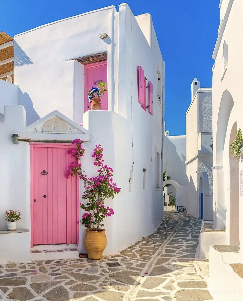 tmbIrpics's tweet photo. Naoussa, Paros in Mykonos 🇬🇷 https://t.co/sYvXk3UdVG