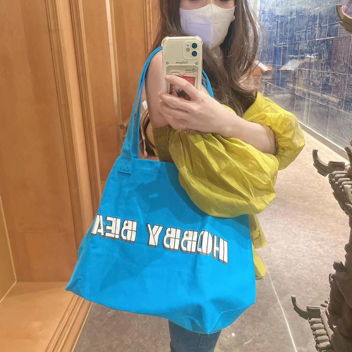 SweeTee941205's tweet photo. Happy Family Party 
ps. Kumo forgot show her HBbag 😂
#TaiTaiTuanxTaeTee
#TEeThanapon 
#hobby_bear https://t.co/Y2aFJAAwnw