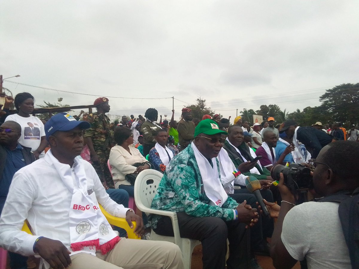 Bamako56146899's tweet photo. Le #BRDC/ opposition 🇨🇫 a tenu son meeting à l'Ucatex cet après midi malgré la pluie. Pour un NON au changement de la Constitution. https://t.co/noqZiAOUYo
