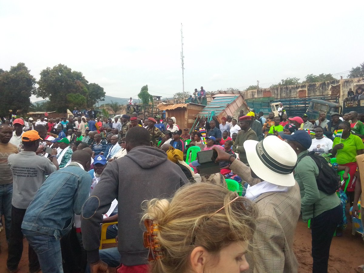 Bamako56146899's tweet photo. Le #BRDC/ opposition 🇨🇫 a tenu son meeting à l'Ucatex cet après midi malgré la pluie. Pour un NON au changement de la Constitution. https://t.co/noqZiAOUYo