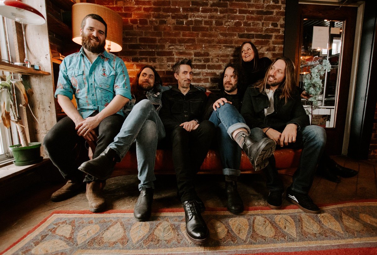 ml56's tweet image. THE MYSTERIOUS MIA JENNIFER RUSSELL
So is THIS where she is? Where she will be tonight? The Band of which she is a member of, has JUST POSTED this photo with her in it: The Tortoise The Hare &amp;amp; The Millionaire, Off to Bathurst! Playing three sets at Le Greenhouse Lounge 🐢🐇💰