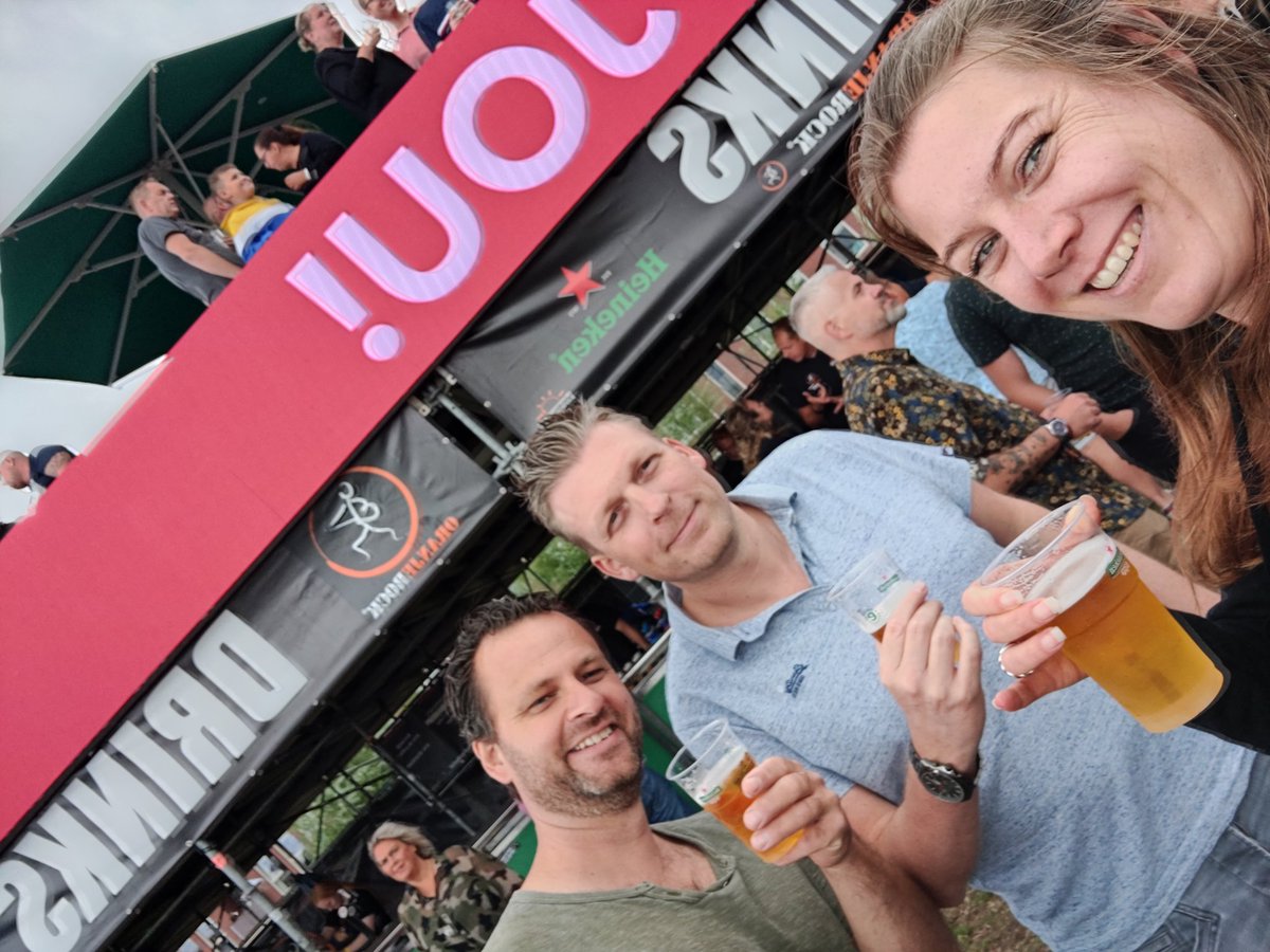 BivoorBefore's tweet photo. Met @MartinK_38 en @GKuijt op #oranjerock https://t.co/7sMxG95d0u