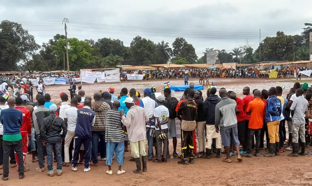 Bamako56146899's tweet photo. Le #BRDC/ opposition 🇨🇫 a tenu son meeting à l'Ucatex cet après midi malgré la pluie. Pour un NON au changement de la Constitution. https://t.co/noqZiAOUYo