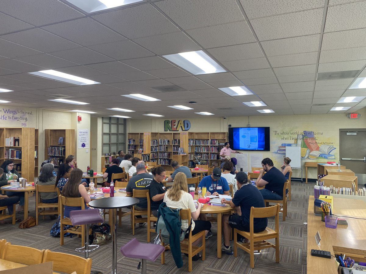 DrCooperTeaches's tweet photo. Dedicated @VineMSKnox teachers coming together on a Saturday for #KaganTraining with students at the focus. No placed Iβd rather be! @DesireeOJones https://t.co/hhnKsDEm7f