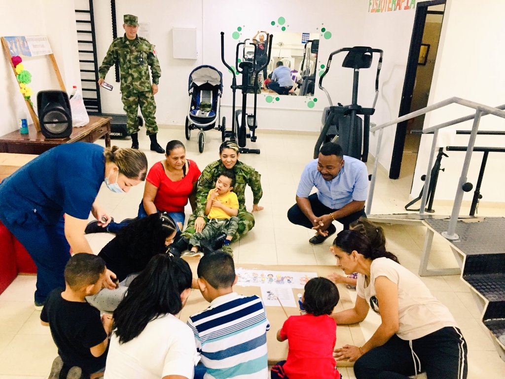 ejercito_COPER's tweet photo. Los Centros de Familia de la #BR17, #BR18, #BR16 y #BR02, disfrutan en familia las XII Olimpiadas “Campeones sin Límites” de los niños, niñas, adolescentes y adultos del programa Familia Militar Hijos con Discapacidad de la Dirección de Familia y Bienestar del @COL_EJERCITO https://t.co/yfRExplPCg