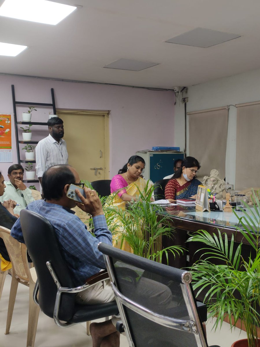 sangeetha_vanam's tweet photo. Somajiguda Division Corporator Vanam Sangeetha Srinivas Yadav attended Preparatory meeting regarding upcoming Ganesh Utsav with Khairatabad DC Mohan Reddy garu. Police officials and all other department officials attended the meeting. https://t.co/yBUEJcieMI