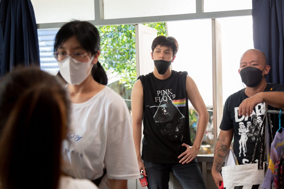kaewoic's tweet photo. เด็กฝึกงานผู้ช่วยผู้กำกับที่ต้องไปบรีฟซานิ เกร็งกว่าตอนแสดงเยอะอะบอกเลย55555 @mynameisnanon 

#ซินเดอเรลล่า2022EP2 https://t.co/GmMV8sXgdO