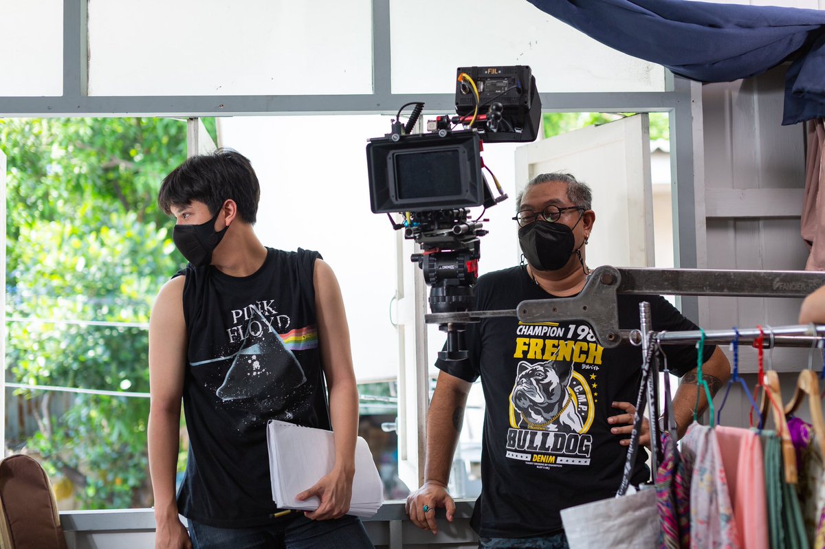 kaewoic's tweet photo. เด็กฝึกงานผู้ช่วยผู้กำกับที่ต้องไปบรีฟซานิ เกร็งกว่าตอนแสดงเยอะอะบอกเลย55555 @mynameisnanon 

#ซินเดอเรลล่า2022EP2 https://t.co/GmMV8sXgdO