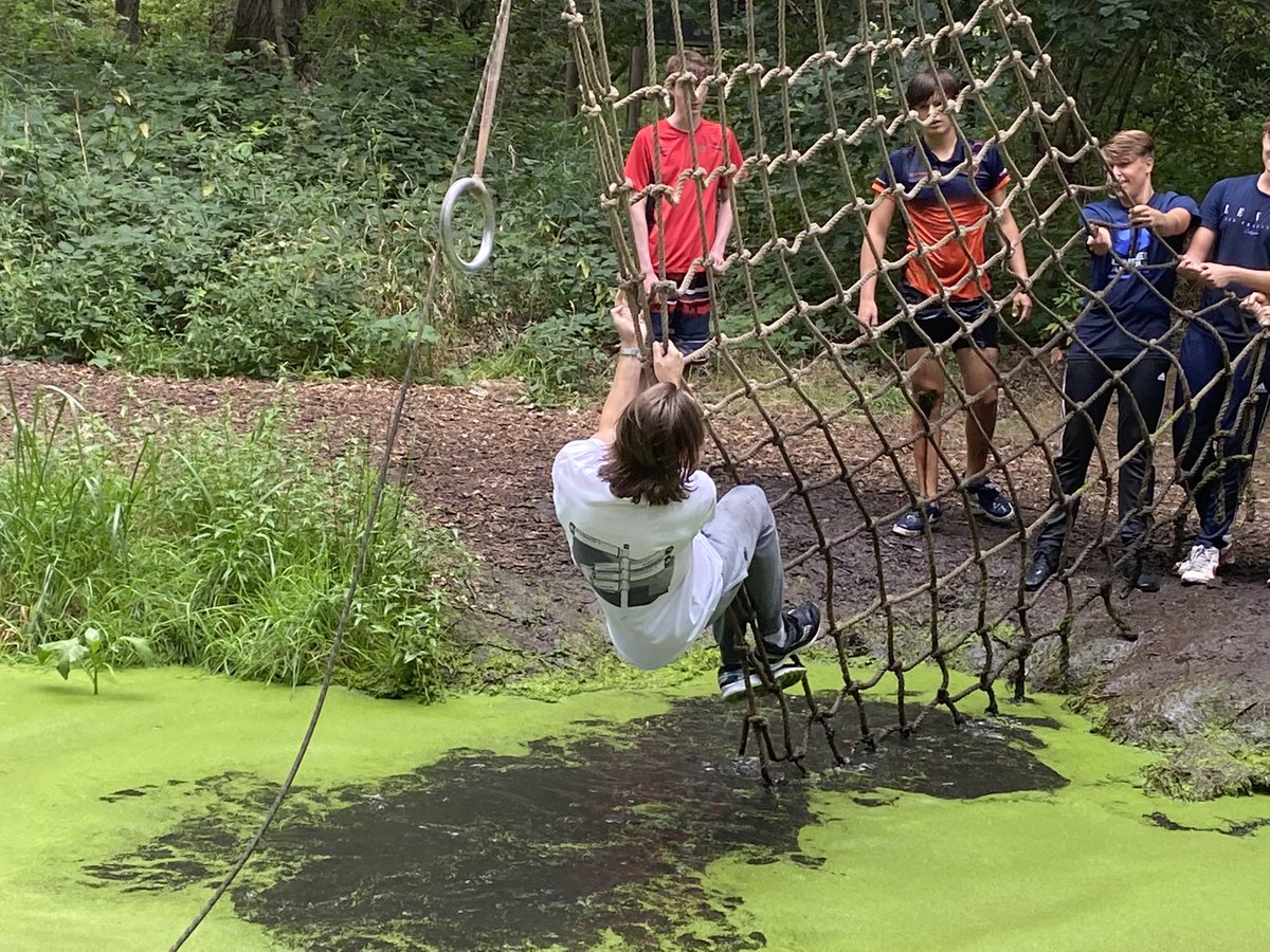 HVBleiswijk's tweet photo. Wat een fantastische opening van het seizoen. Alle A tm D jeugdleden op teambuilding bij @outdoorvalley . Kanoën, Kayakken, Suppen en Survival. Onwijs genoten en dikke pret https://t.co/6mKxLzy12L