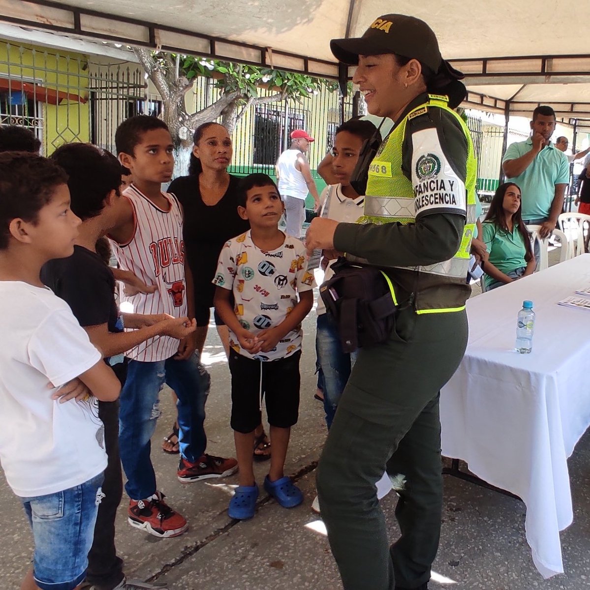 ProteccionPonal's tweet photo. Con juegos tradicionales en #Barranquilla, enseñamos a los niños y niñas cuáles son los Derechos Humanos y la importancia de protegerlos.

#JuntosPorLaNiñez https://t.co/J97AdAWaw2