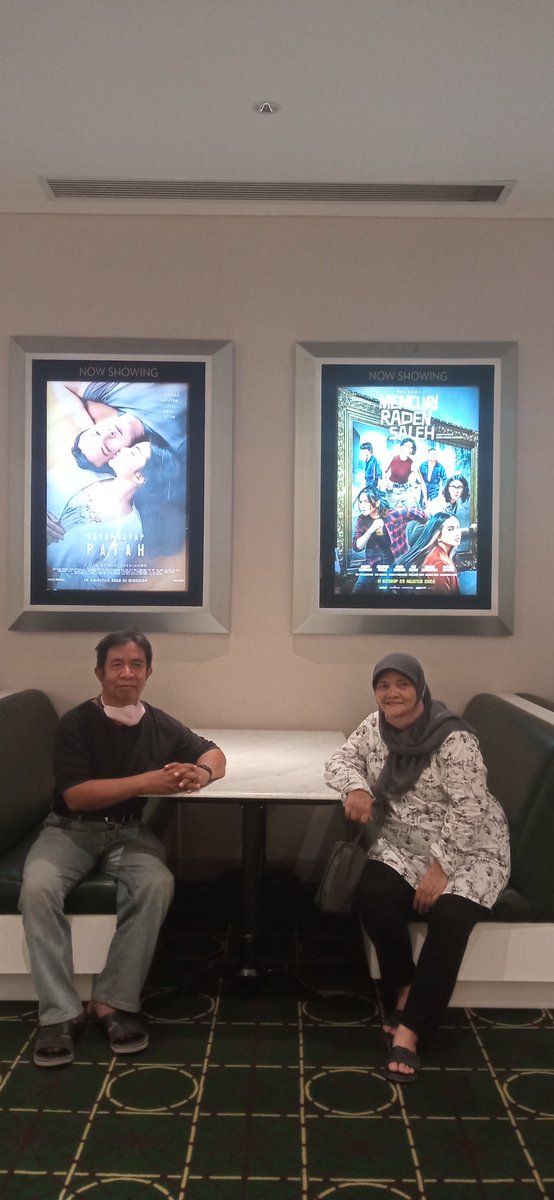 boydolarosa's tweet photo. Sayap Sayap Patah. 

Ku titipkan istriku yakni jiwaku
Anakku  separo  nyawaku. 

Ku pamit tak hendak menyongsong surga. 
Aku hanya mencoba menjaga harkat manusia. 

Sungguh aku tak mau  Surga jika benci dan darah adalah jembatannya
@Dennysiregar7 https://t.co/HpWF5C5MJG