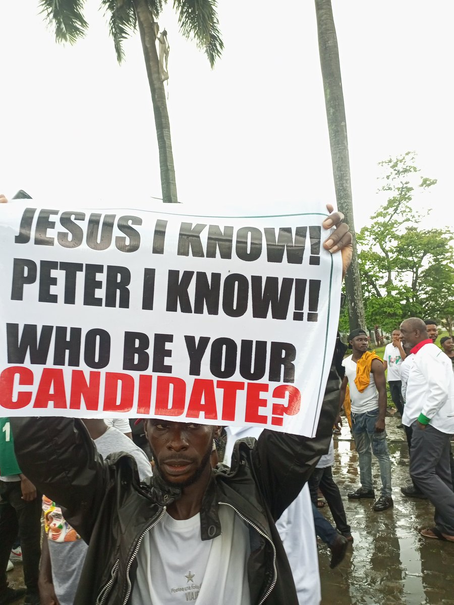 mezu_T's tweet image. PORTHARCOURT, RIVER&apos;S STATE was on total LOCK DOWN. even under rain.

PH SABI tins.

#wearestructure