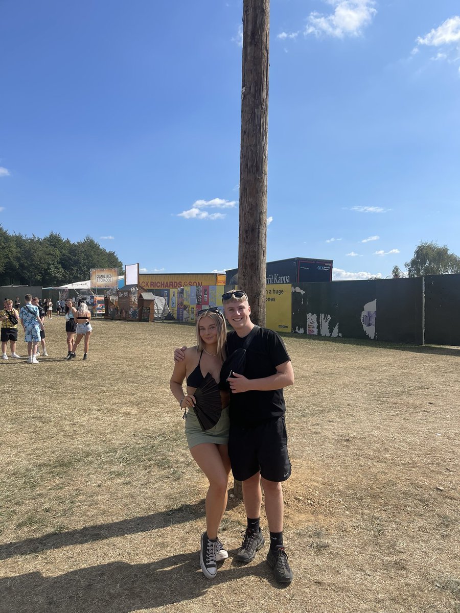 defaultbecca's tweet image. LEEDS 2022 #nomusicondeadplanet #LeedsFestival