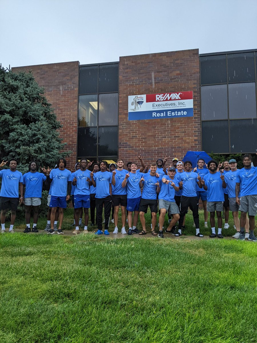 Supporting those that support the Lopers!!! 🤘🤘🤘 <a href="/UNK_Athletics/">UNK Athletics</a> <a href="/UNK_Football/">UNK Football</a> #HereComeTheLopers #OurTownOurTeamOurLopers