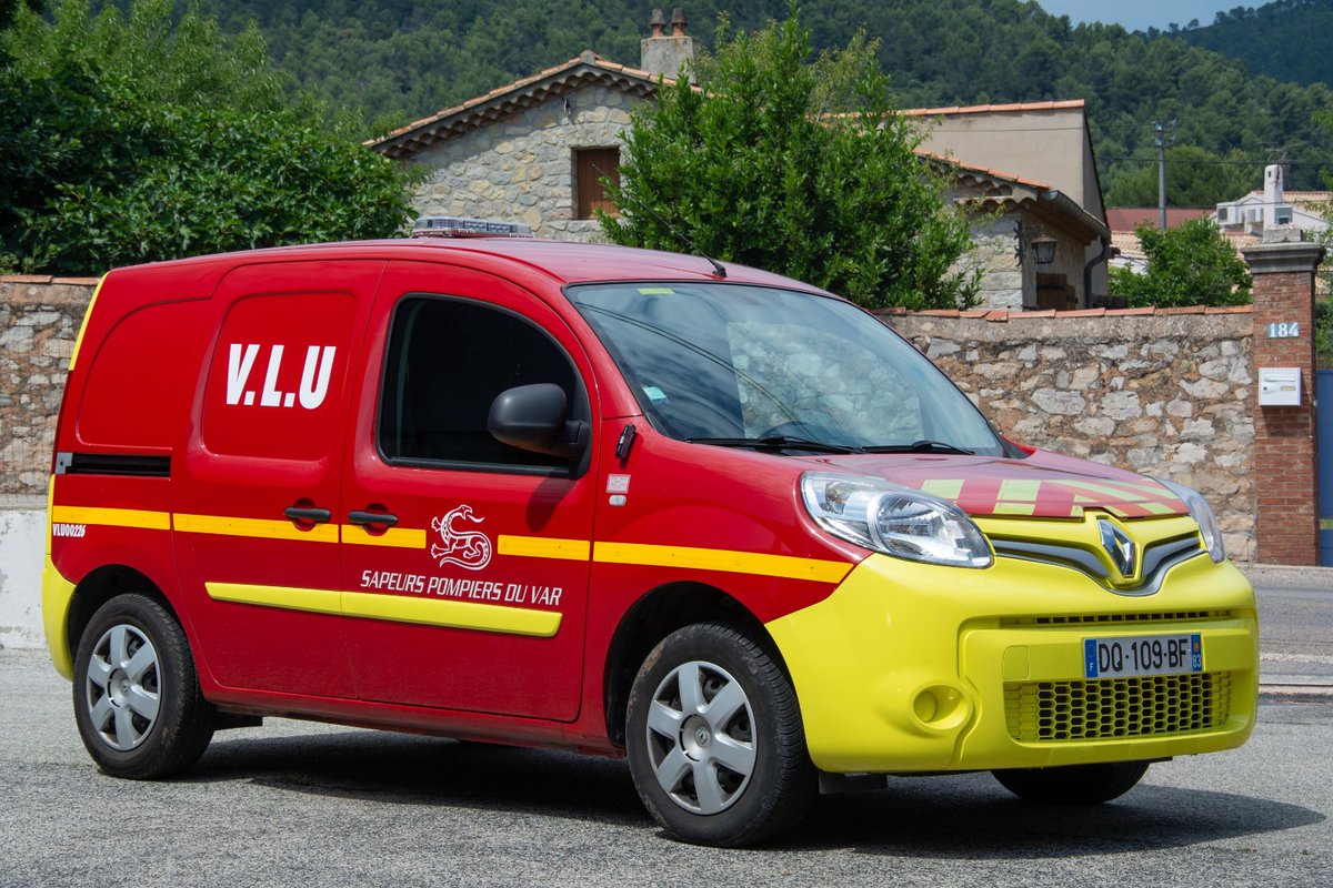SDIS83's tweet photo. ⚠️🆘️ Notre véhicule #SDIS83 est toujours disparu. 
➡️ Marque : RENAULT
➡️ Modèle : KANGOO
➡️ Immatriculation : DQ-109-BF 

⏩️ Où que vous soyez, si vous l'apercevez, contactez sans attendre les #forces de l'#ordre en composant le 1️⃣7️⃣ 📞

📷 Photo du véhicule ⤵️⤵️ https://t.co/M2vntKWUyH