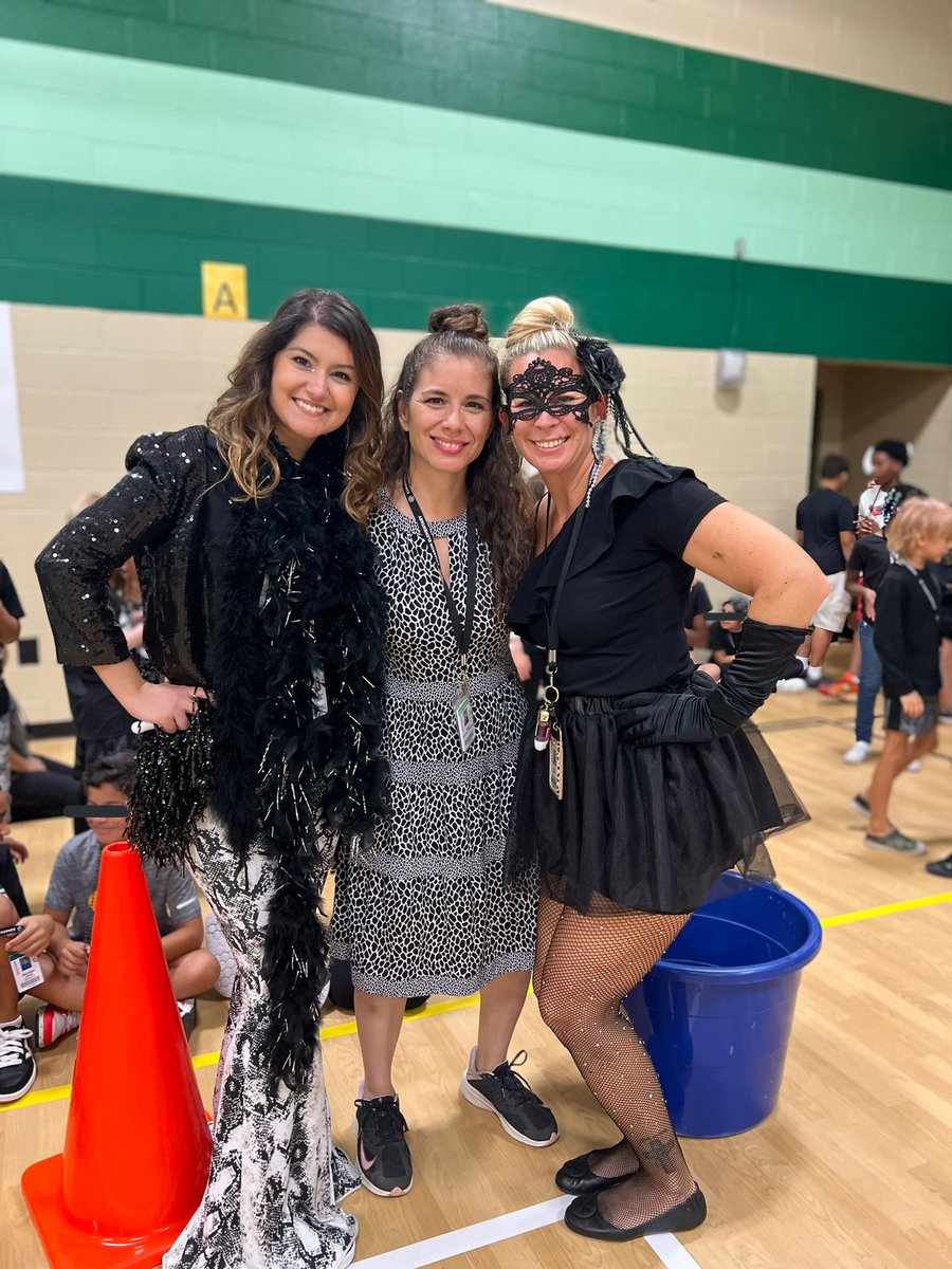 MsACheetahClass's tweet photo. Our first house rally was so much fun! The energy was off the charts! @CimarronElem #altruismo #altruismoCE #rcainspired https://t.co/1UfdOB2u8N