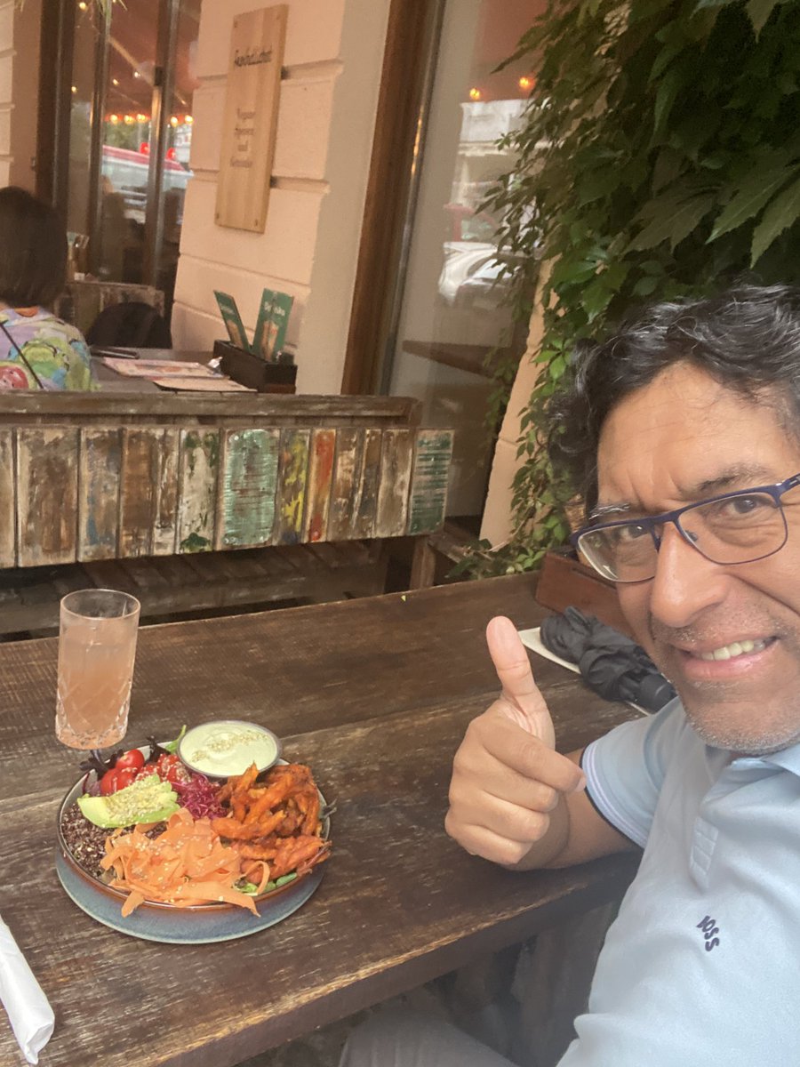 Arrived to Berlin, new home, eating vegan nearby now. Will soon turn @KipuQuantum center of quantum galaxy. Our goal is to make history of technology by bringing to present (useful) quantum advantage for industrial problems. More soon @QuantumFlagship @QuantenTech @QuantumDaily