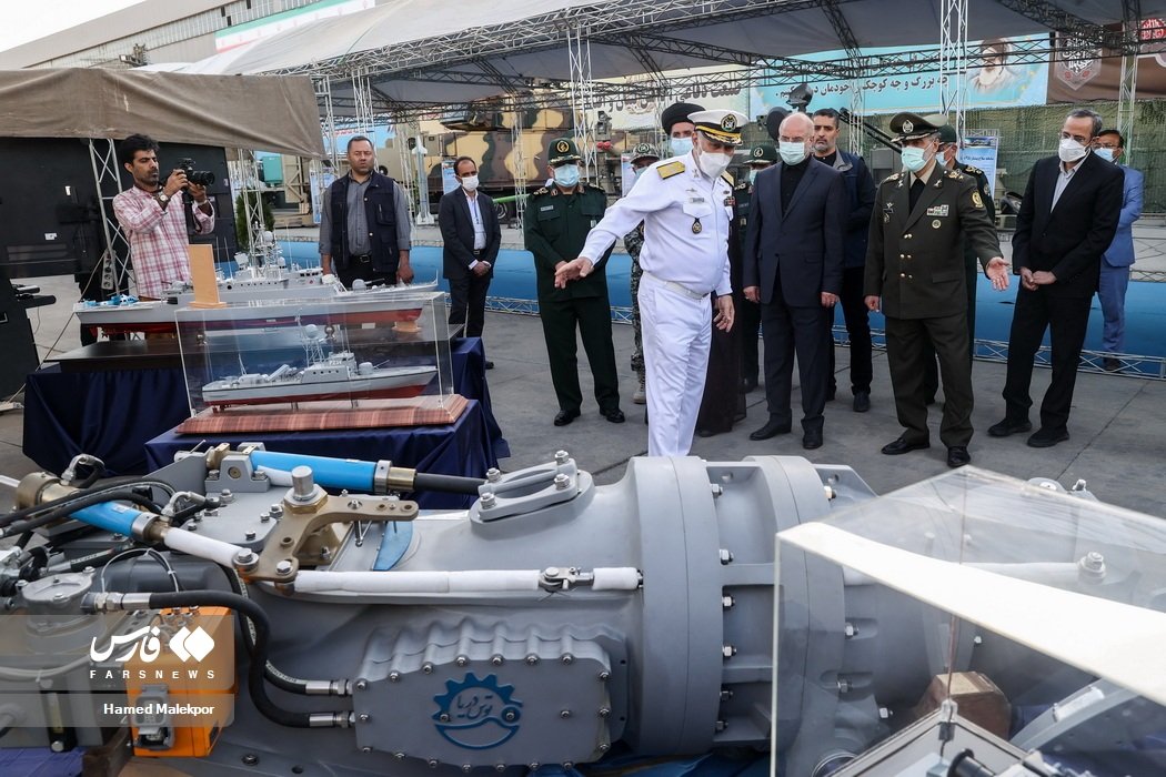 Samavat Pic 3: Weird model of Mowj class frigates. Instead of usually Fath-40 ...
