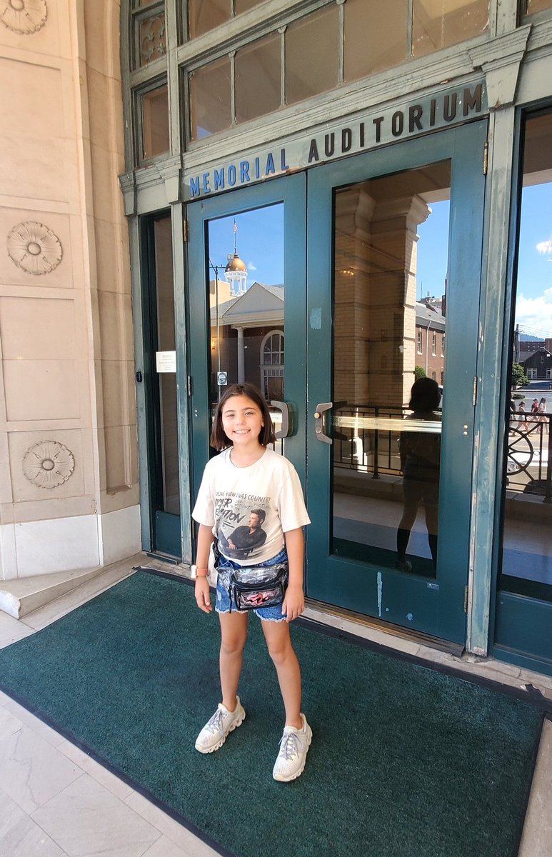 She's here and waiting and says hi <a href="/Michaelraymusic/">Michael Ray</a> stop by and say hi