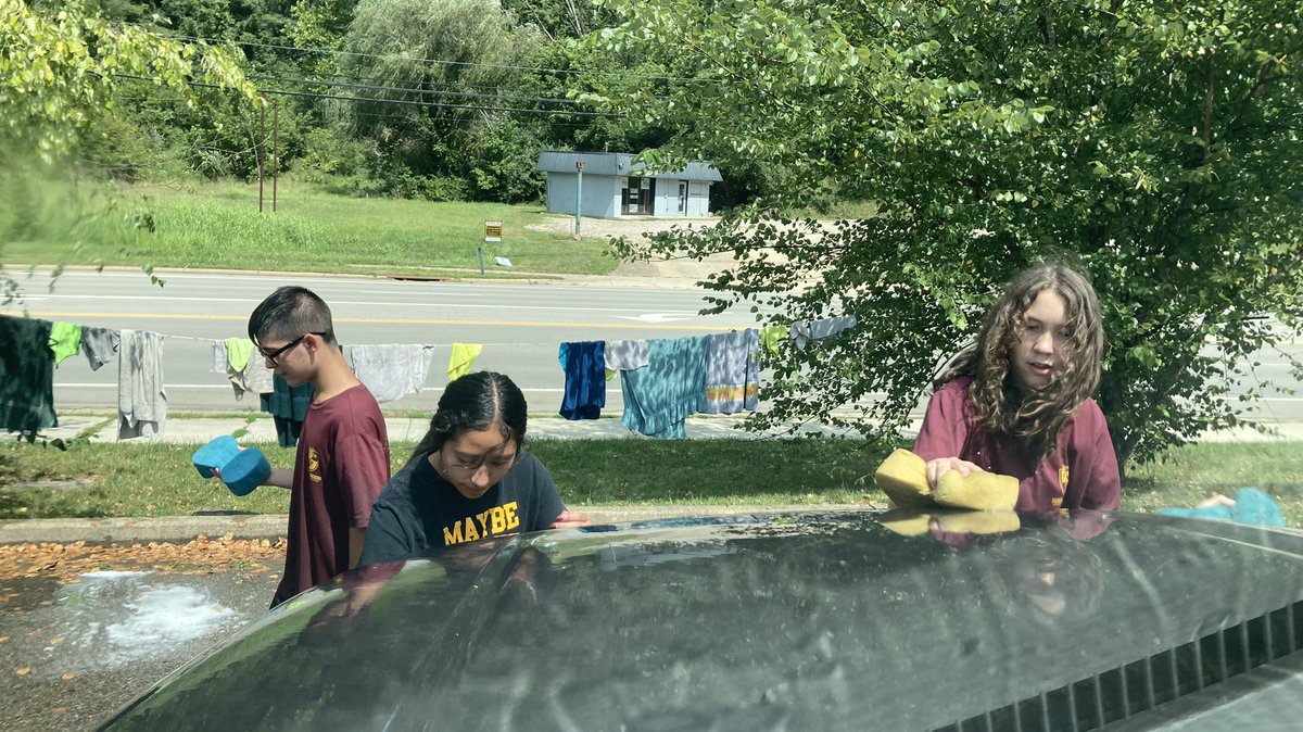 FH_Highschool's tweet image. FH Marching Band car wash is happening NOW!