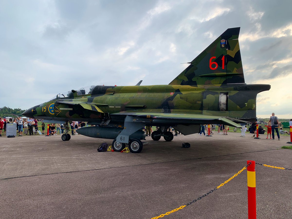 Willy_Egy's tweet photo. In lovely #Uppsala #Sweden 🇸🇪

#Ärna #flygbas #Flygdagen

Finally had the chance to meet #Swedish legends 

J-35 #Draken
AJ-37 #Viggen
And the Queen 
JAS 39 #Gripen C, D and E https://t.co/hGTLRBUJE4