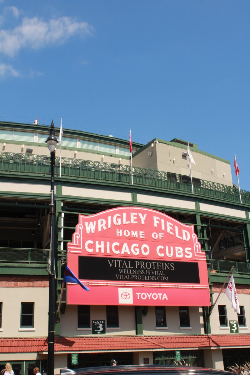 flotography22's tweet photo. More #Chicago shots! #trains and #Wrigley and such. https://t.co/6aGprqUWdk