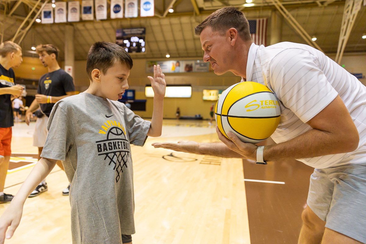 ValpoBasketball's tweet photo. It was great to see so many smiling faces at today’s Valpo Basketball Special Needs Camp! Thanks to all of the participants for making it a great day for our program #GoValpo https://t.co/CSdIAYtTLL