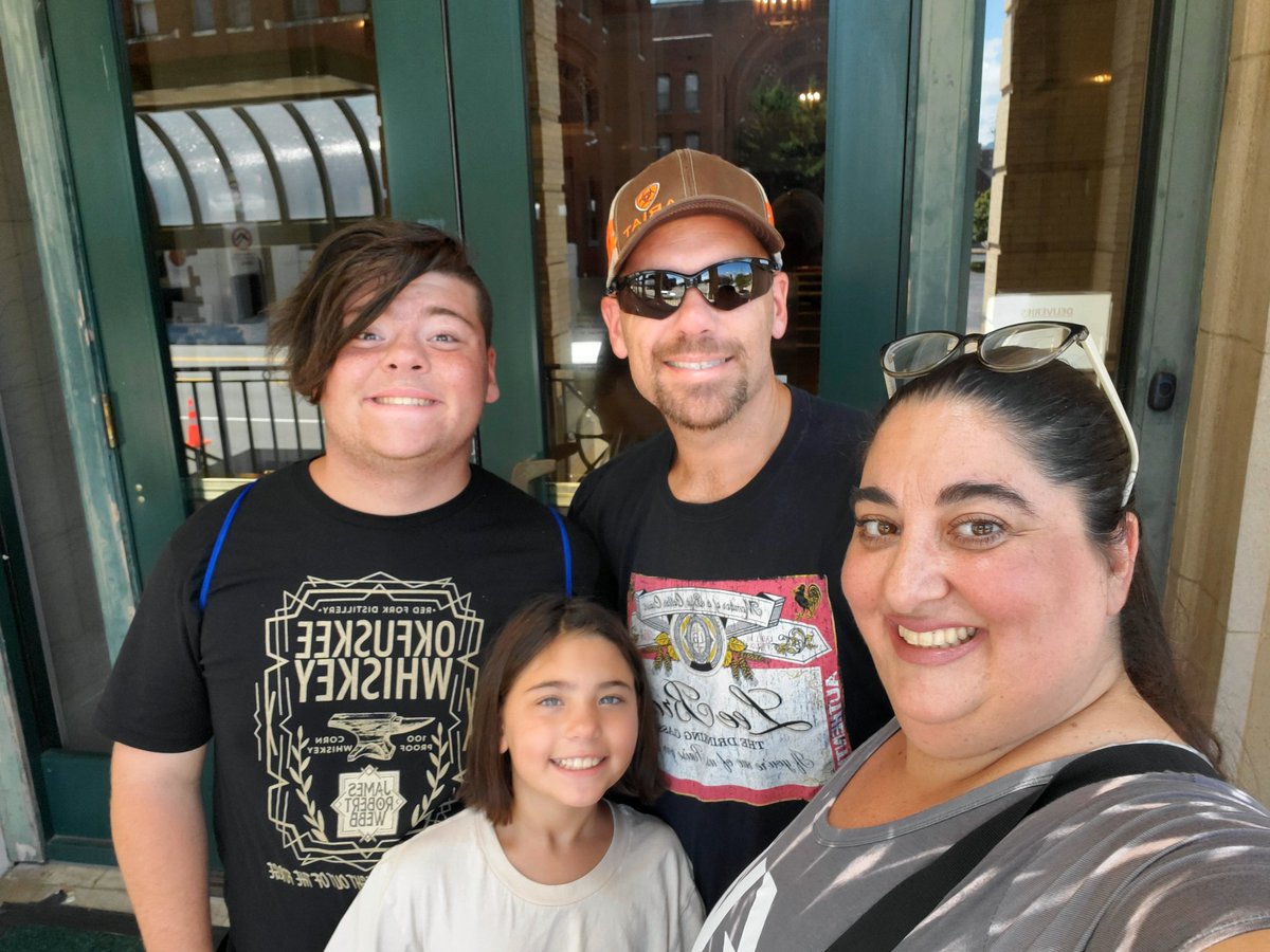 1st and only ones in line waiting for vip <a href="/Michaelraymusic/">Michael Ray</a> <a href="/leebrice/">Lee Brice</a> <a href="/TheJacksonDean/">JacksonDean</a>