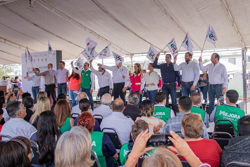 DsocialSaltillo's tweet photo. Como parte del programa Mejora Coahuila, tuvo lugar el arranque de las Caravanas de la Salud, en la plaza del Centro Comunitario de la colonia Mirasierra. Encabezaron el evento el alcalde https://t.co/GPedCjBHll