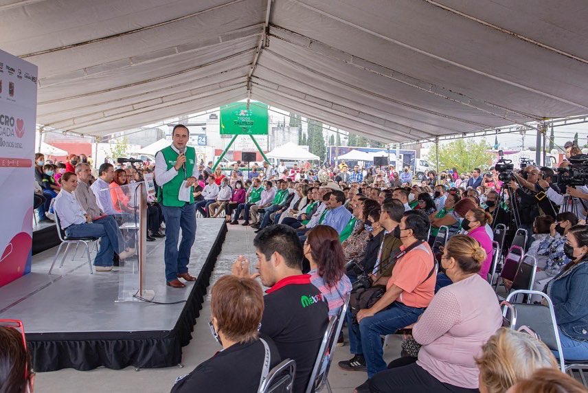DsocialSaltillo's tweet photo. Como parte del programa Mejora Coahuila, tuvo lugar el arranque de las Caravanas de la Salud, en la plaza del Centro Comunitario de la colonia Mirasierra. Encabezaron el evento el alcalde https://t.co/GPedCjBHll