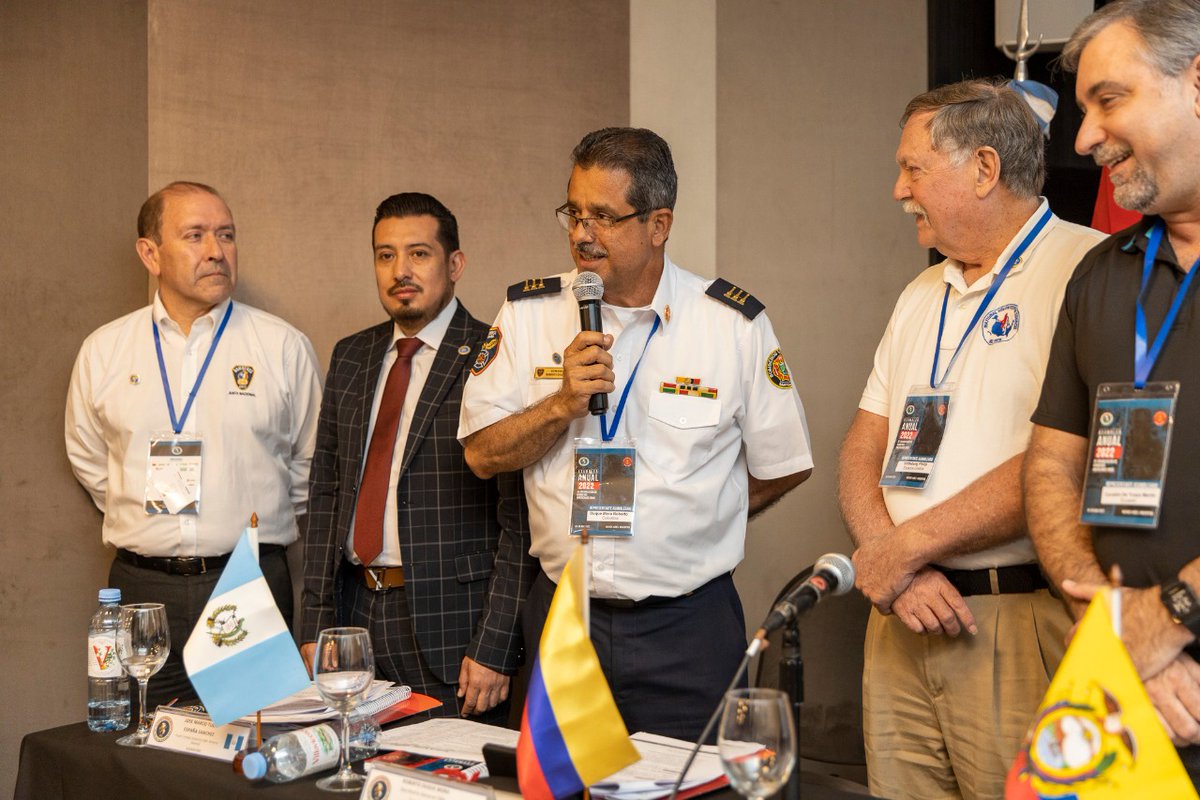BomberosOBA's tweet photo. #AsambleaAnualOBA

¡@bomberosoba tiene nuevo Presidente: el Cmdte. Roberto Duque Mora, de @BomberosdeCali! 
En un marco de camaradería, asume el liderazgo de esta organización por el período 2022-2024. https://t.co/us6q4F8rus