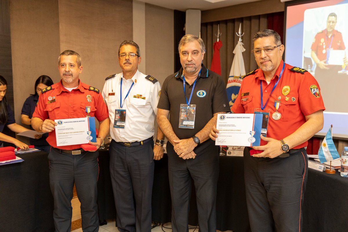 BomberosOBA's tweet photo. #AsambleaAnualOBA

¡@bomberosoba tiene nuevo Presidente: el Cmdte. Roberto Duque Mora, de @BomberosdeCali! 
En un marco de camaradería, asume el liderazgo de esta organización por el período 2022-2024. https://t.co/us6q4F8rus
