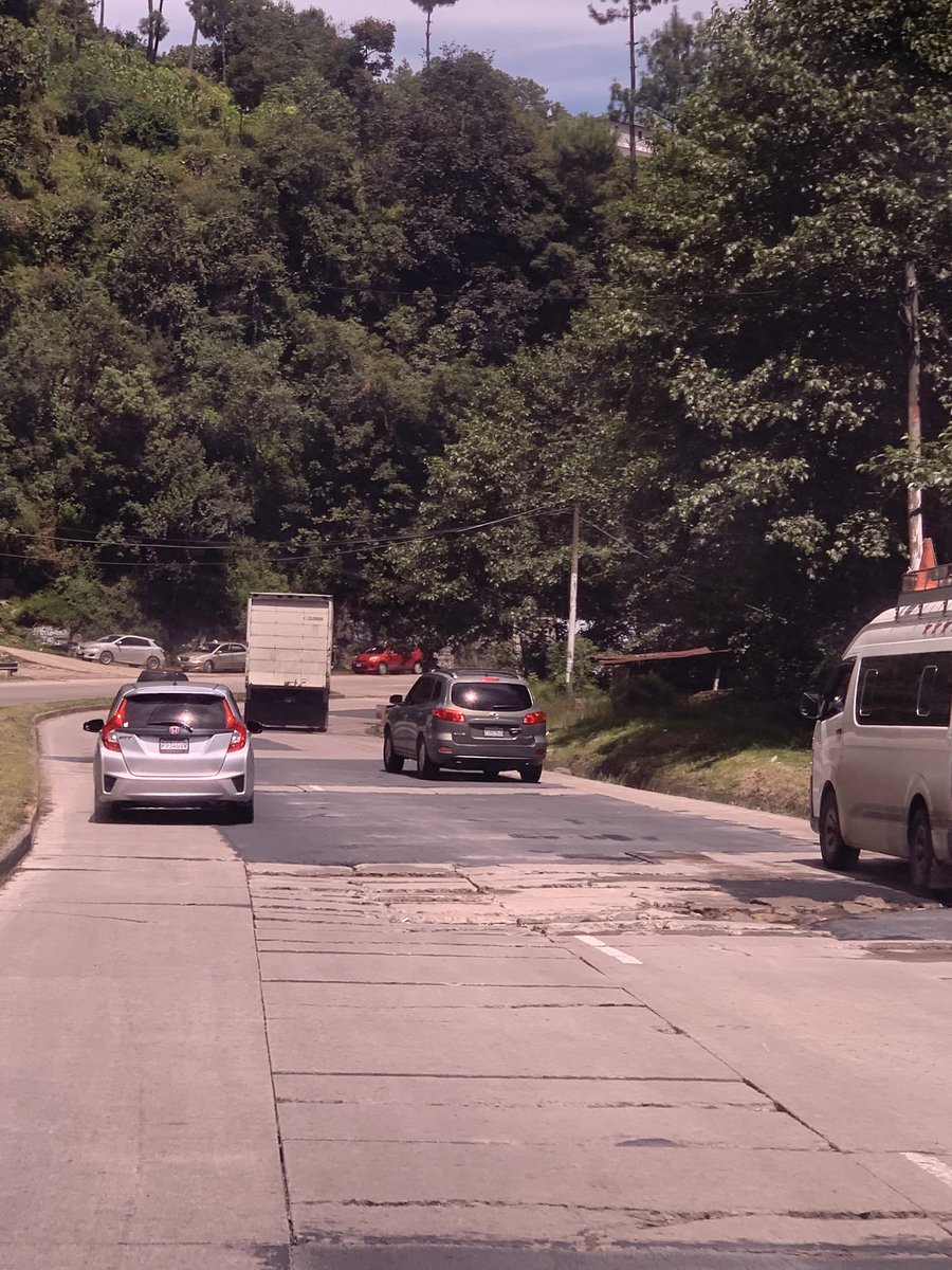 Mi gobierno me estafa, yo pago mis impuestos y las carreteras están así 🤡