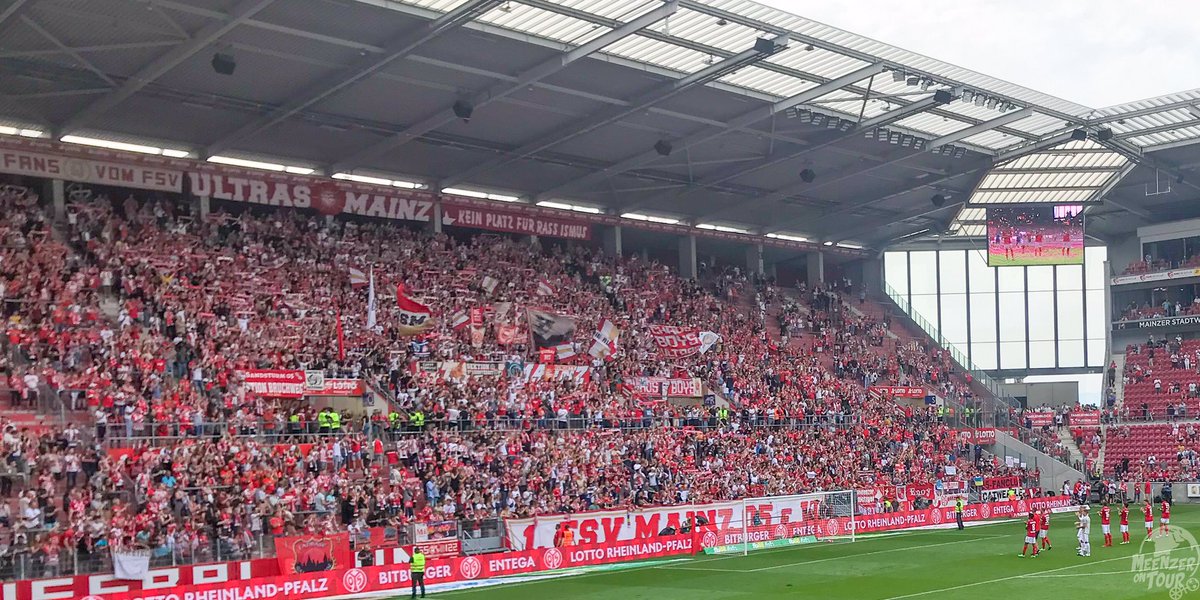 meenzer_on_tour's tweet photo. Wenn man dreinuull verliert und das Team trotzdem abgefeiert wird, dann ist das mein #Mainz05 ✌️🙏#m05b04 https://t.co/0DtldUvDsT