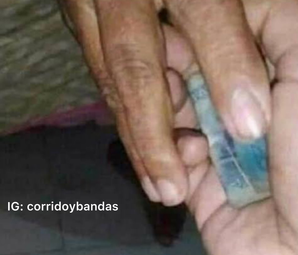 corridosybandas's tweet photo. Nadie:

Mi abuela: No le digas a nadie que te lo di. https://t.co/nkUiJGVDxs