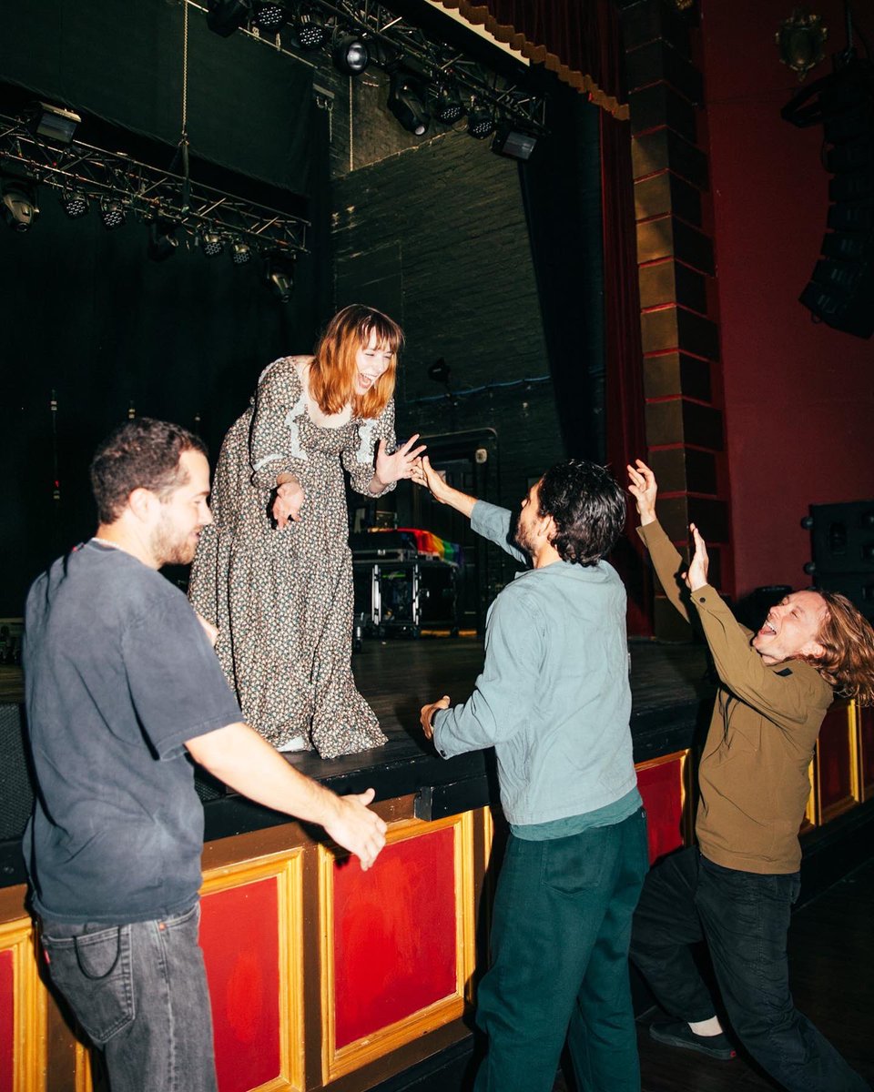 LAST SHOW TONIGHT with <a href="/localnatives/">Local Natives</a> in BOSTON at House of Blues!!! 🤧 How bittersweet. It’s been an absolute pleasure getting to hear them every night…and SING with them 🥹💕Love them so much. Going out with a bang tonight

📸 <a href="/EmmaHintz/">emma</a>