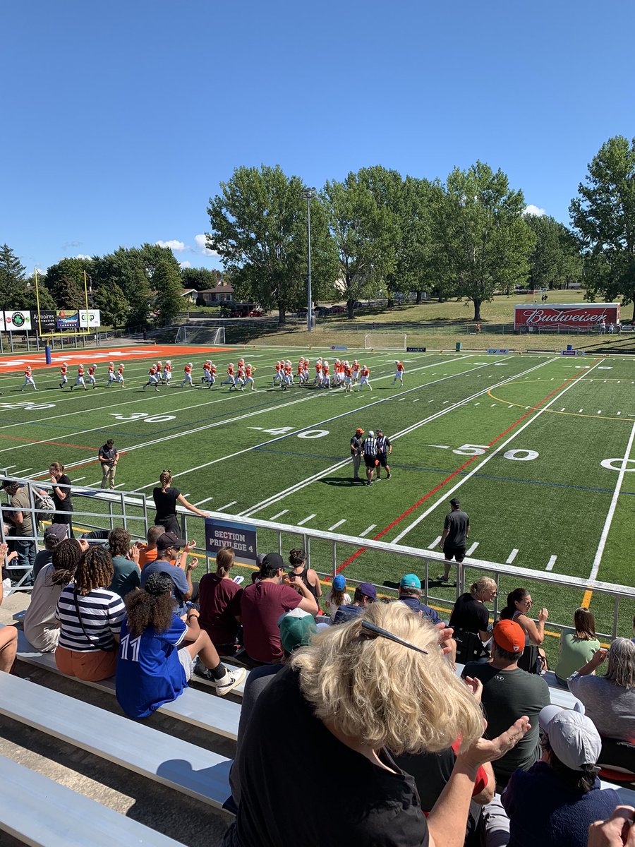 TheGoose77's tweet photo. Ça commence sous peu. Pionniers de Rimouski vs Gaillards de Jonquière. #rseq #footballrseq https://t.co/GVn1QfBtTw