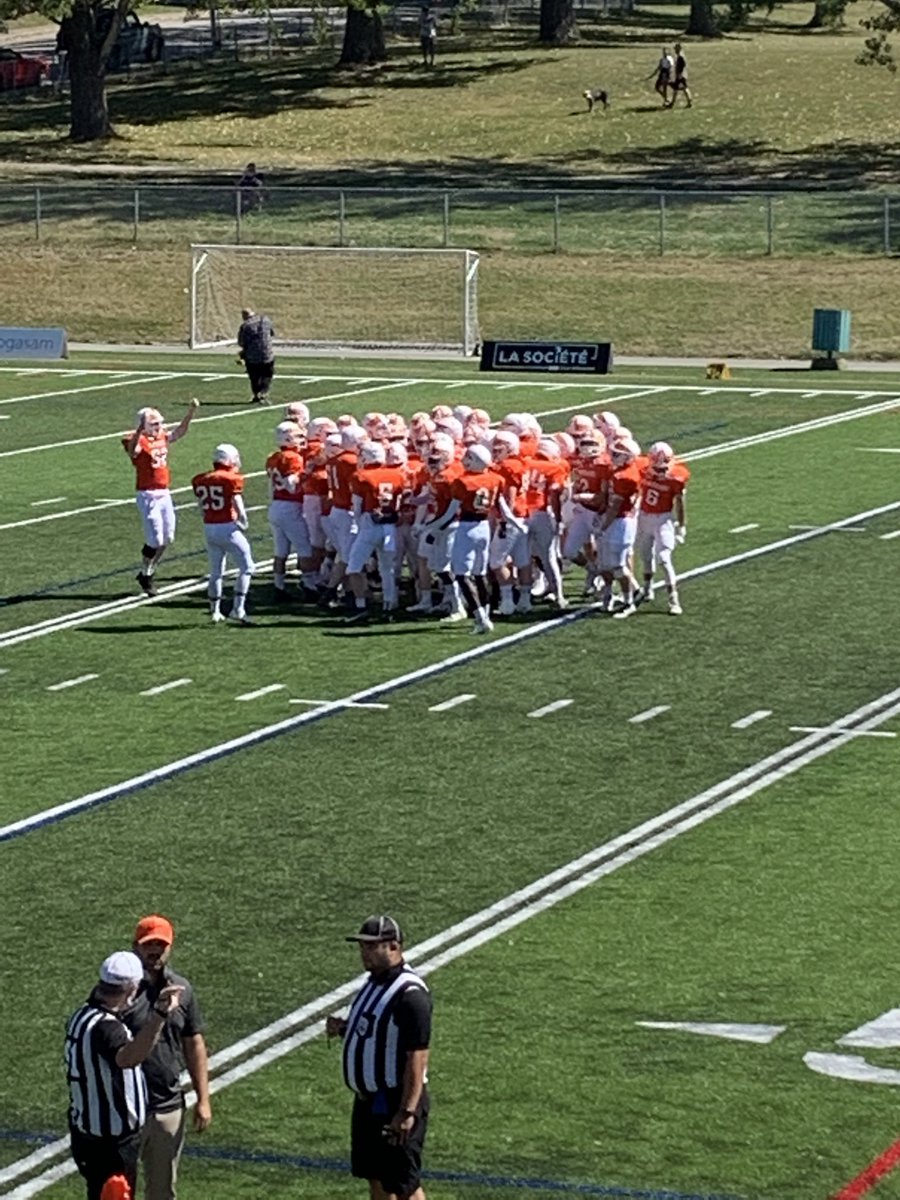 TheGoose77's tweet photo. Ça commence sous peu. Pionniers de Rimouski vs Gaillards de Jonquière. #rseq #footballrseq https://t.co/GVn1QfBtTw