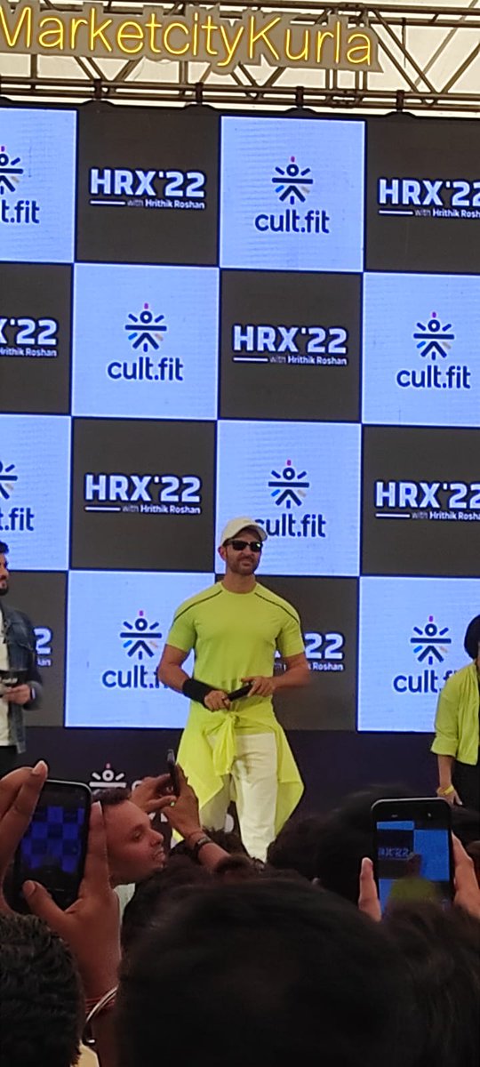 AkGhadge1's tweet photo. Lucky day hehehe
Hrithik Roshan 😩🤌🏻 https://t.co/QP33IG4kDI