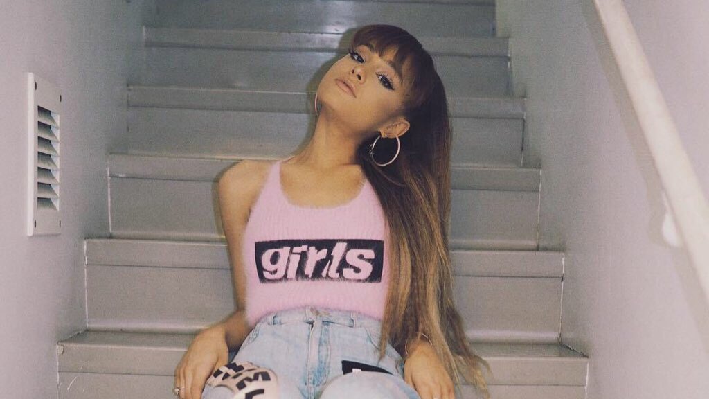 notearscunt's tweet photo. ariana grande in bangs. https://t.co/fLtoVSXAQg