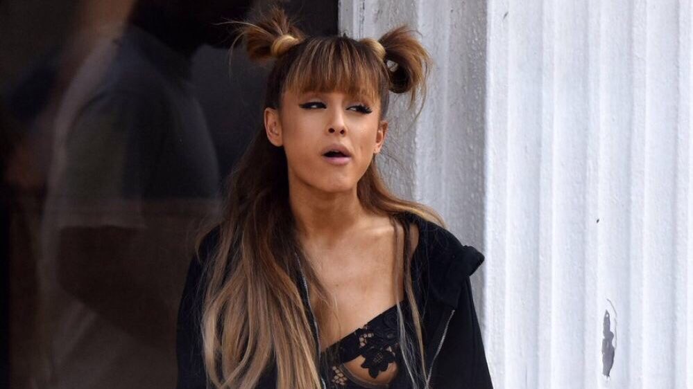 notearscunt's tweet photo. ariana grande in bangs. https://t.co/fLtoVSXAQg